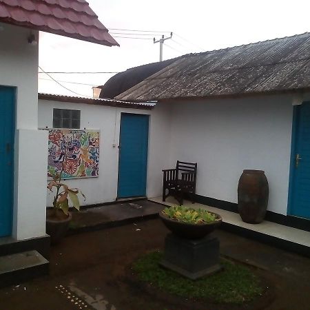 Izaac'S Bed & Breakfast Lovina Exterior foto