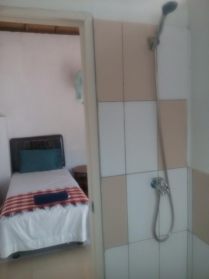 Izaac'S Bed & Breakfast Lovina Exterior foto
