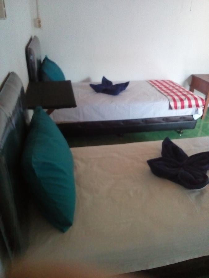 Izaac'S Bed & Breakfast Lovina Exterior foto